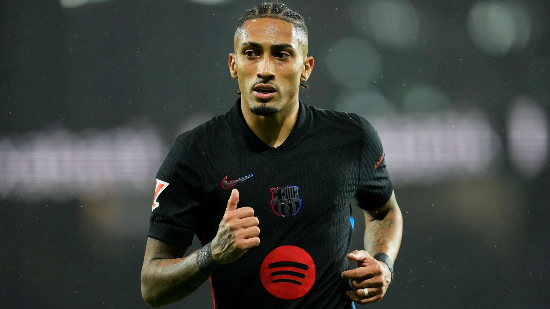 示了两支球 示了两支球